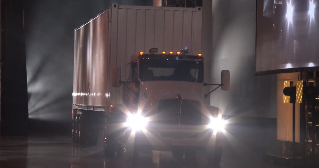 【速報】AWS Snowball Edgeをより大きくしたAWS Snowmobileが発表されました #reinvent ...